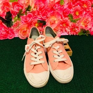 Cute pink sneakers from Serra